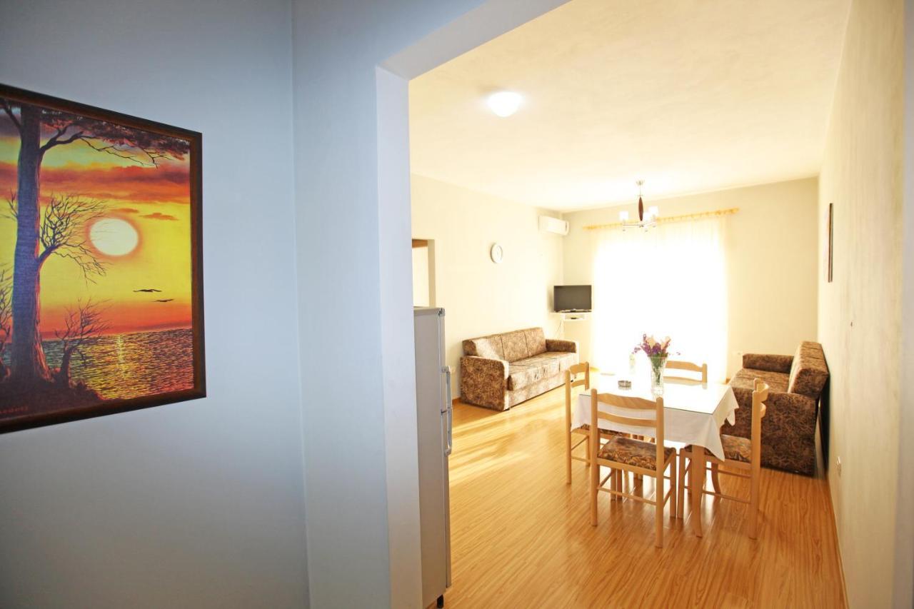 Teo Apartaments Sarandë Buitenkant foto