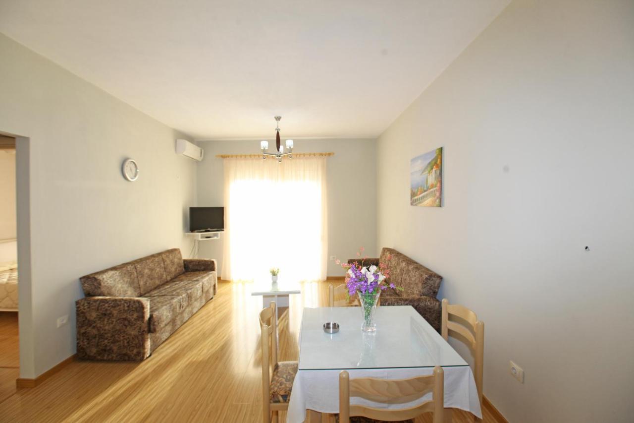 Teo Apartaments Sarandë Buitenkant foto