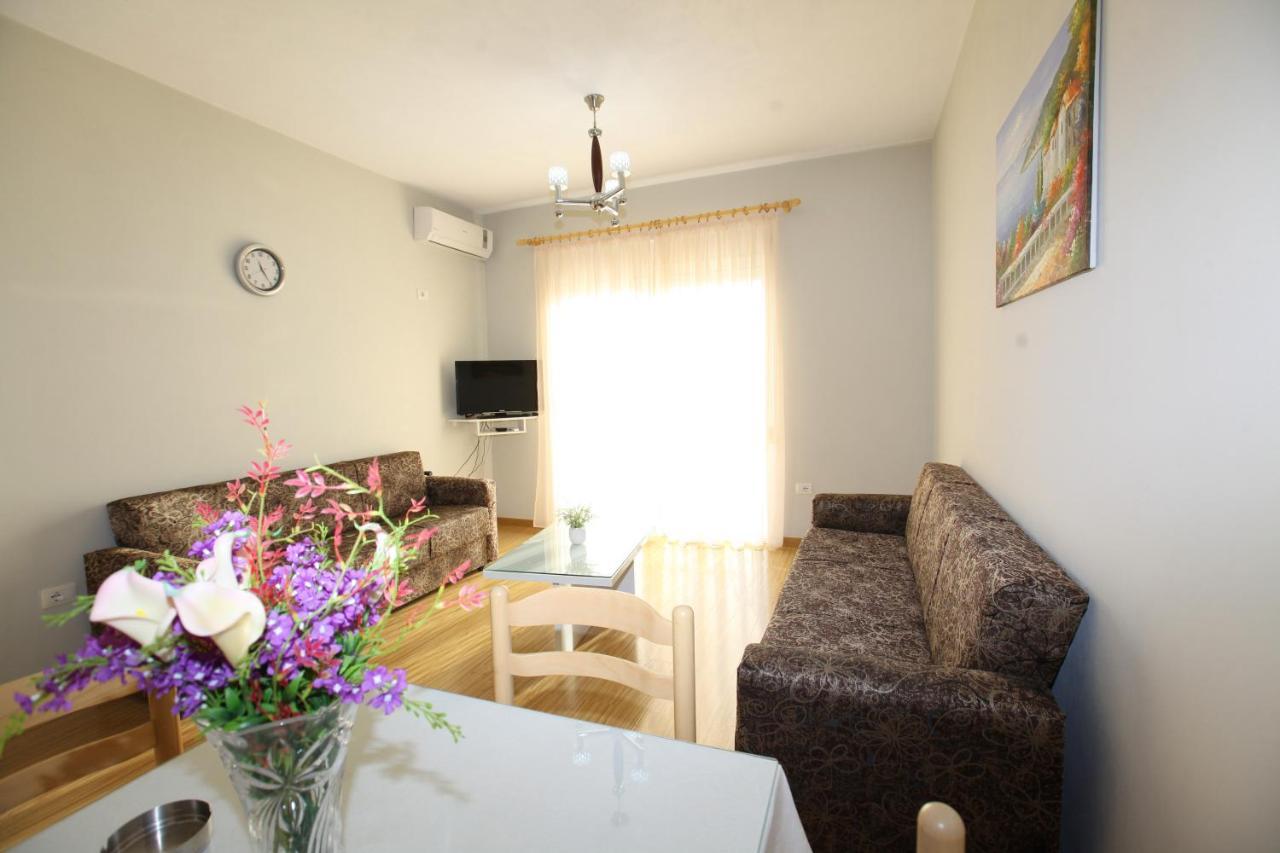 Teo Apartaments Sarandë Buitenkant foto