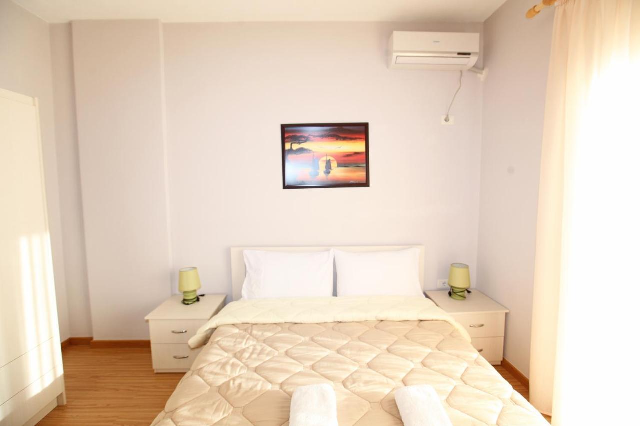 Teo Apartaments Sarandë Buitenkant foto
