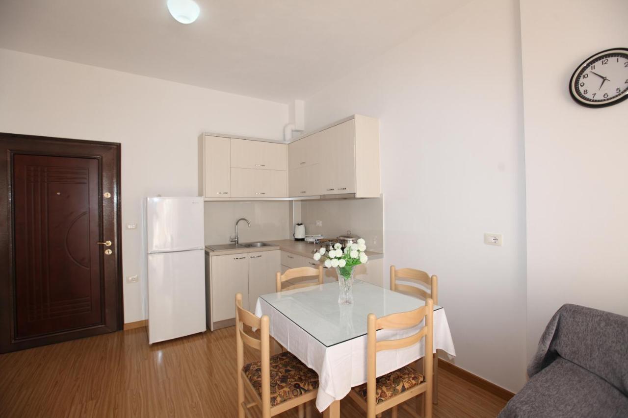Teo Apartaments Sarandë Buitenkant foto