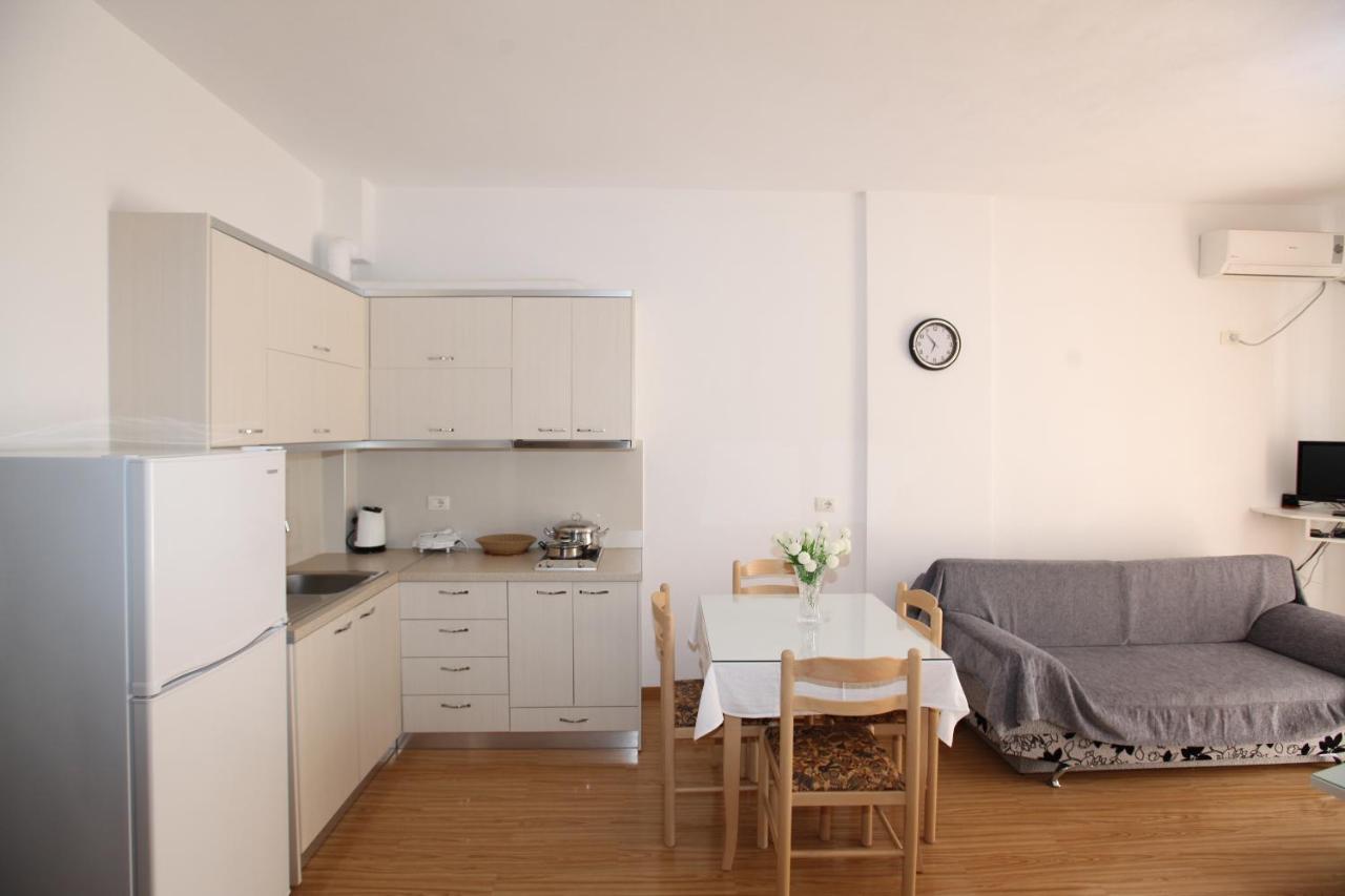 Teo Apartaments Sarandë Buitenkant foto