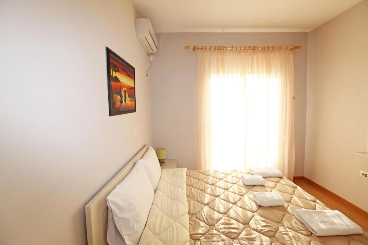 Teo Apartaments Sarandë Buitenkant foto