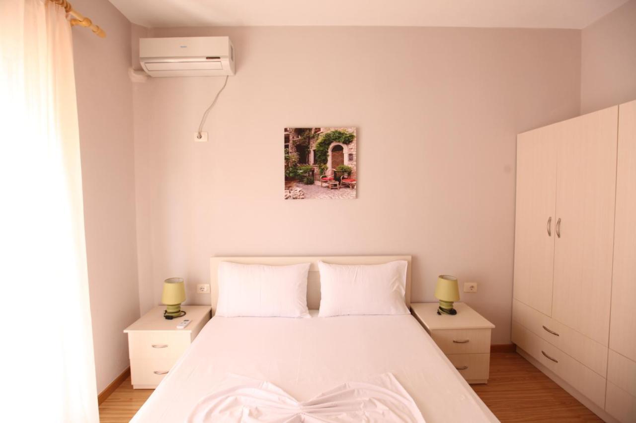 Teo Apartaments Sarandë Buitenkant foto