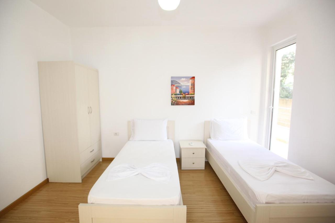 Teo Apartaments Sarandë Buitenkant foto