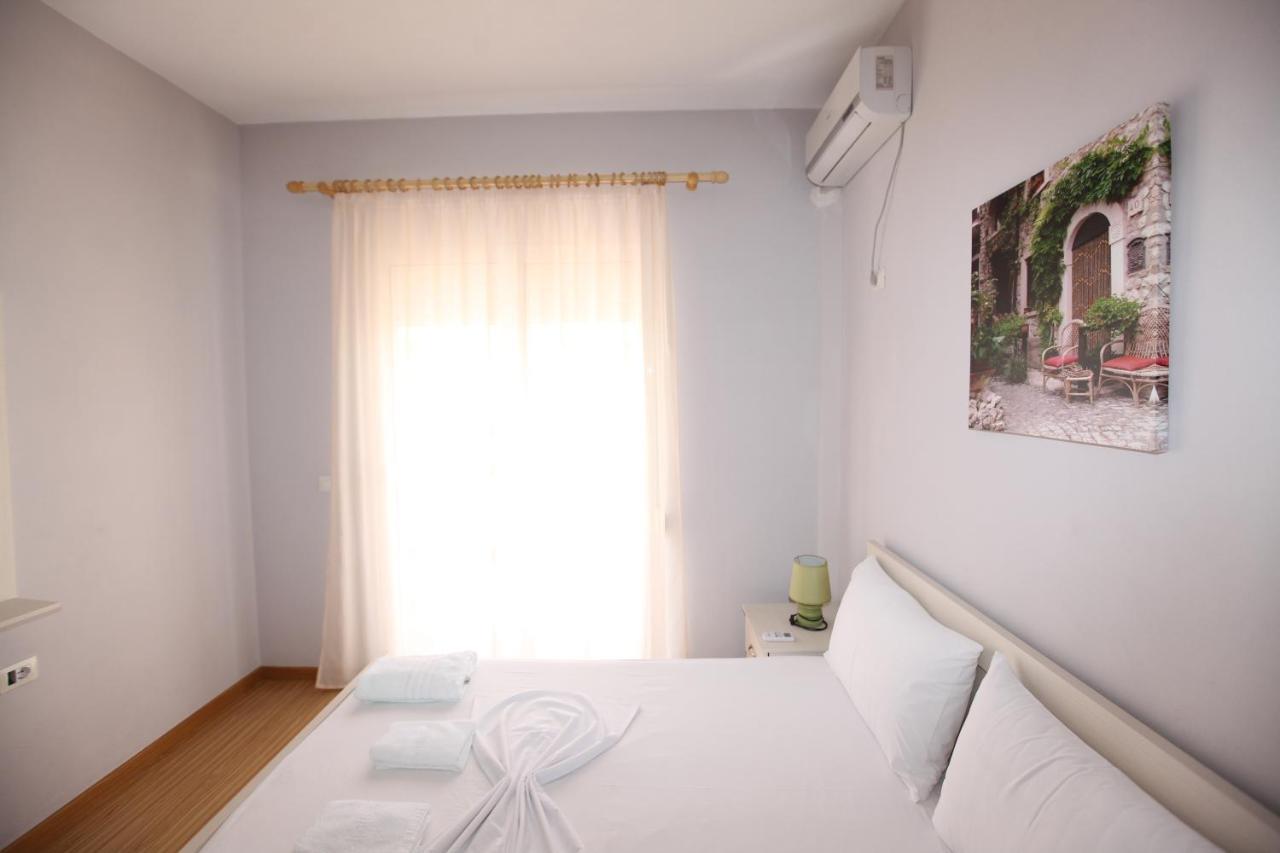 Teo Apartaments Sarandë Buitenkant foto