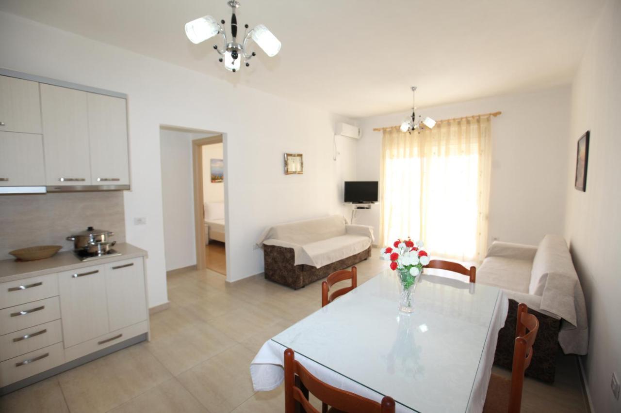 Teo Apartaments Sarandë Buitenkant foto