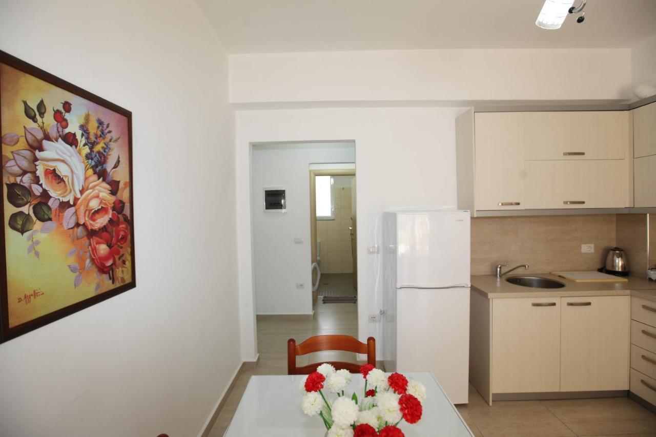 Teo Apartaments Sarandë Buitenkant foto