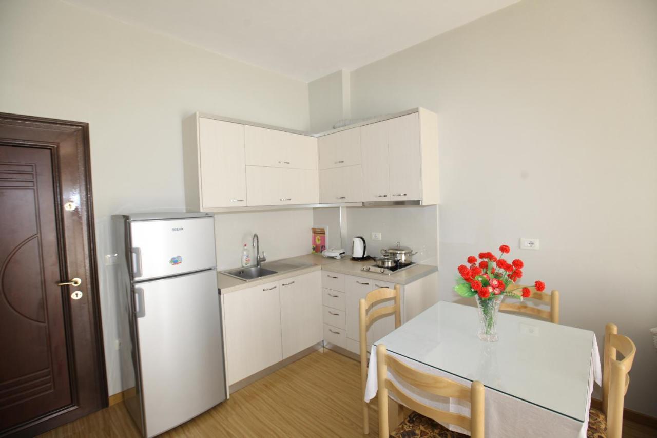 Teo Apartaments Sarandë Buitenkant foto