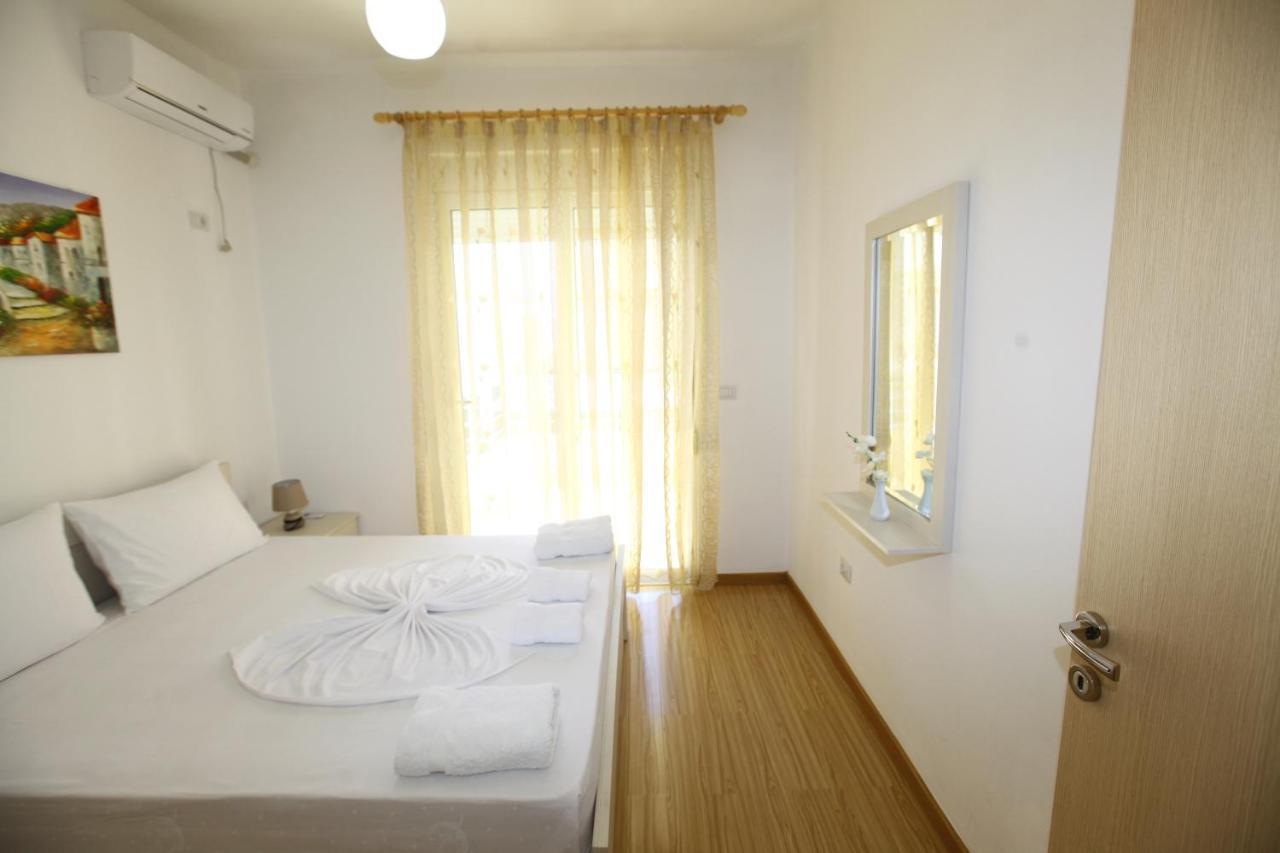 Teo Apartaments Sarandë Buitenkant foto