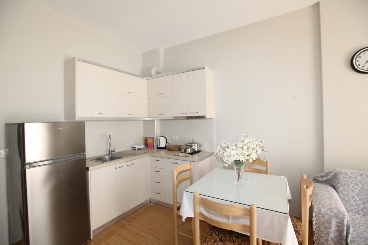 Teo Apartaments Sarandë Buitenkant foto