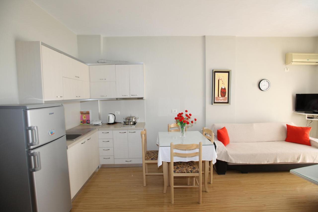 Teo Apartaments Sarandë Buitenkant foto
