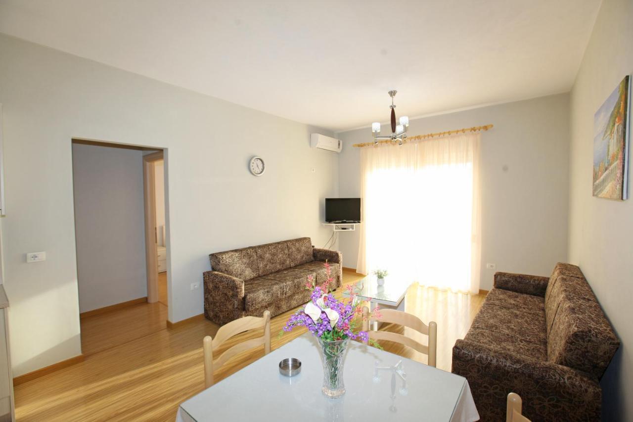 Teo Apartaments Sarandë Buitenkant foto