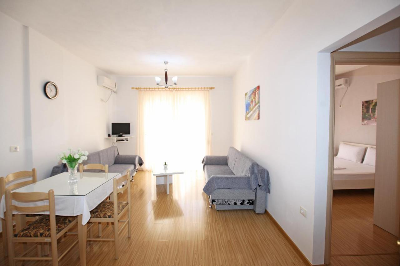 Teo Apartaments Sarandë Buitenkant foto